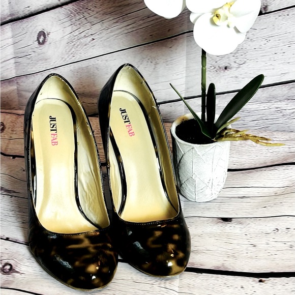 JUSTFAB WOMEN BROWN PATENT LEATHER ROUNDED TOE LEOPARD PRINT PUMPS. SIZE 10 - Picture 1 of 3